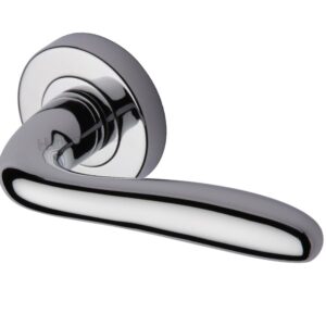 Heritage Brass Columbus Polished Chrome Door Handles On Round Rose (Sold In Pairs)