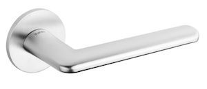 Atlantic Tupai Rapido 5S Line Tavira 5mm Slimline Designer Door Handles On Round Rose, Satin Chrome - T3098R5SSC (sold in pairs)