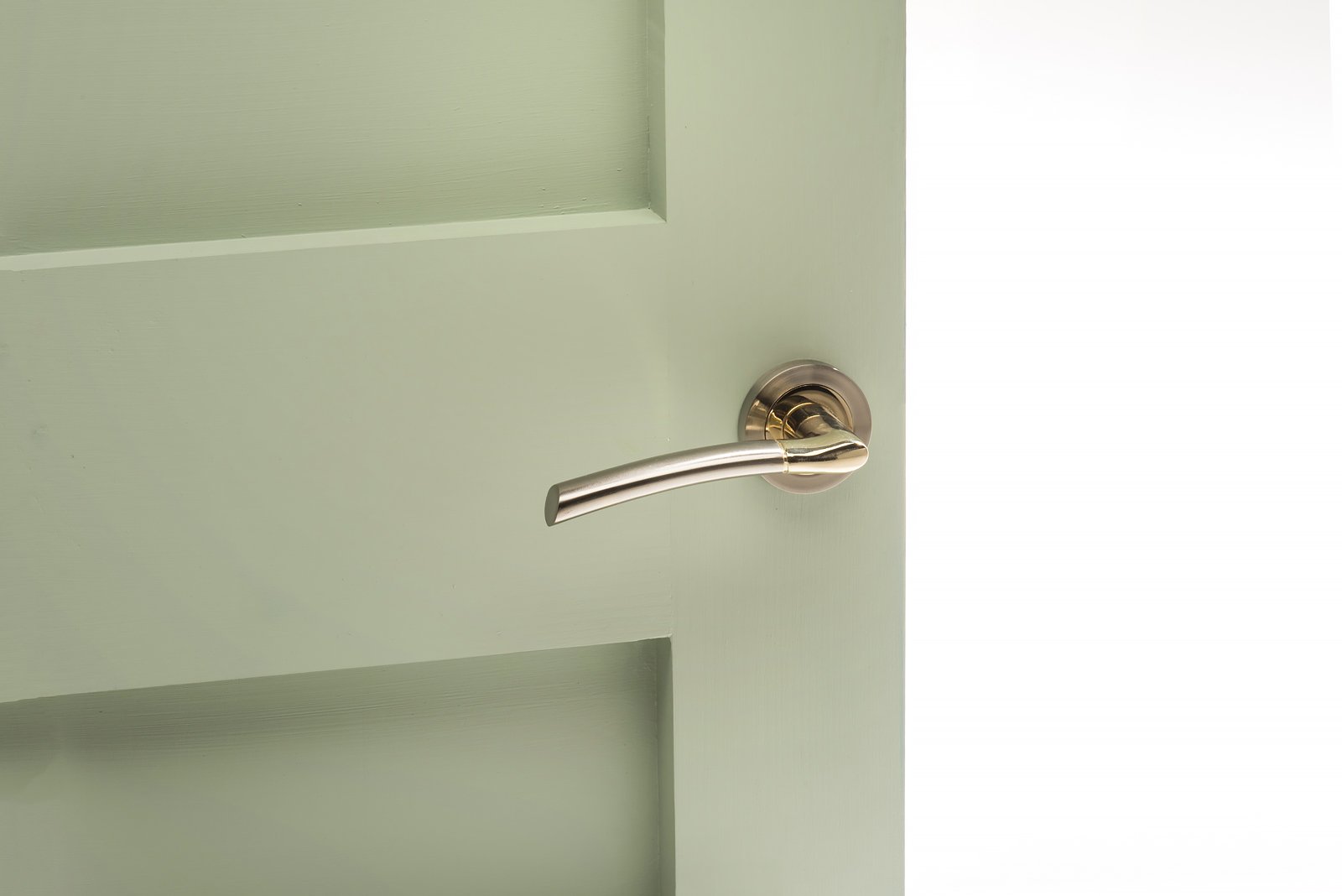 STATUS Indiana Lever on Round Rose - Satin Nickel/Polished Brass